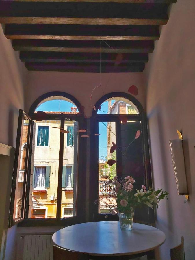 Gorgeous Venetian With Canal View Venezia