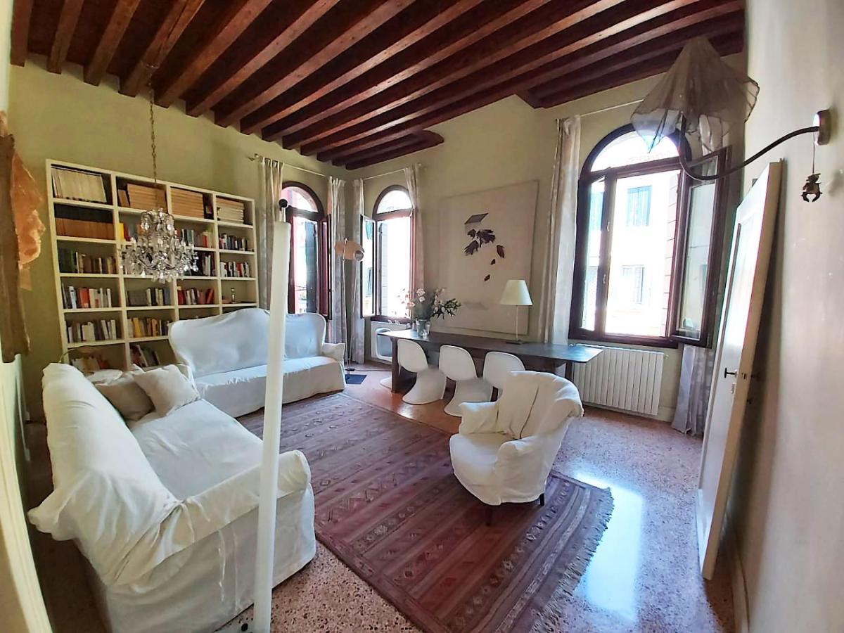 Appartamento Gorgeous Venetian With Canal View *
