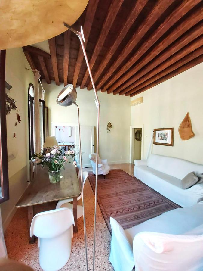 Gorgeous Venetian With Canal View Venezia