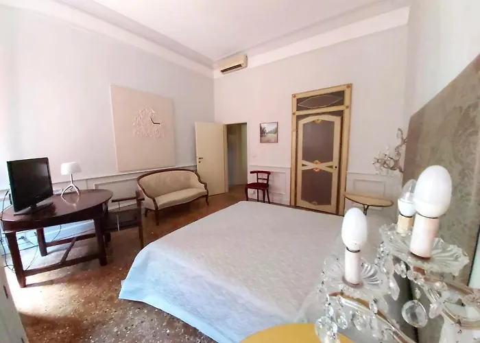 Gorgeous Venetian Apartment With Canal View