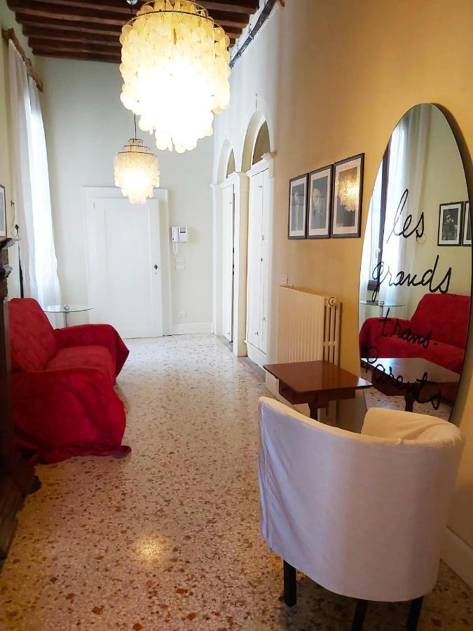 Gorgeous Venetian With Canal View Appartamento