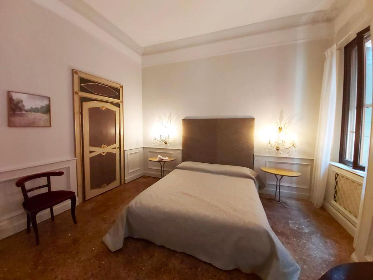 Gorgeous Venetian With Canal View Appartamento