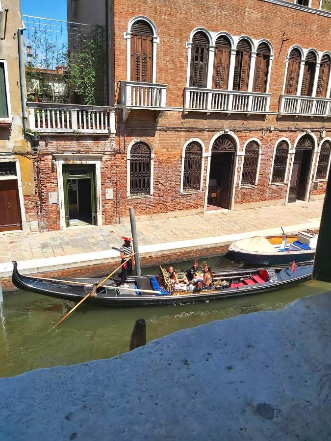Appartamento Gorgeous Venetian With Canal View