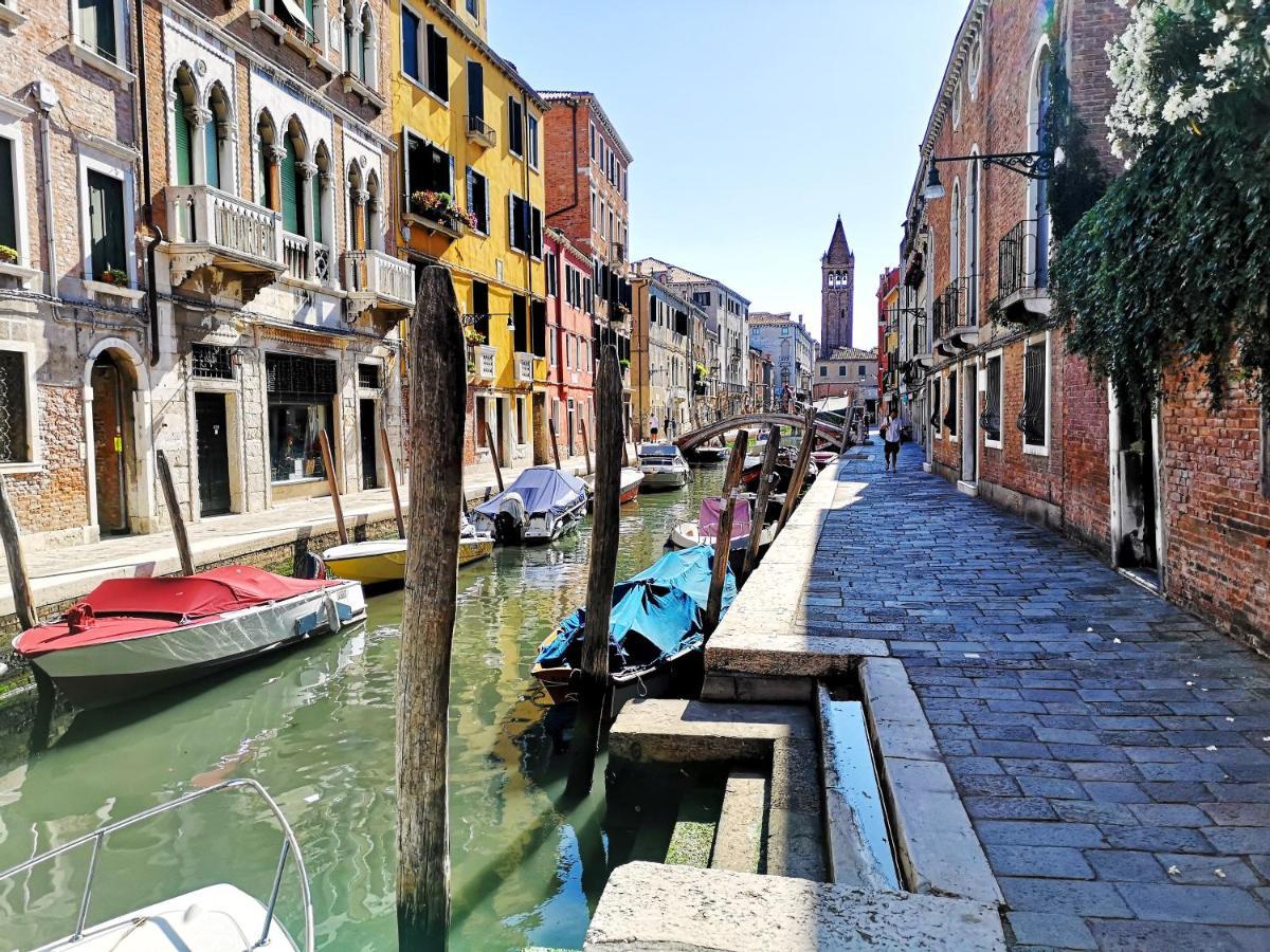 Gorgeous Venetian With Canal View Appartamento *